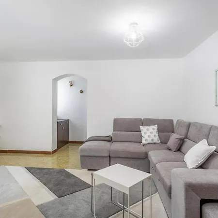 Beautiful Apartment In Omisalj With Wifi