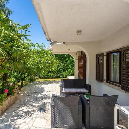 Apartman Beautiful Apartment In Omisalj With Wifi *