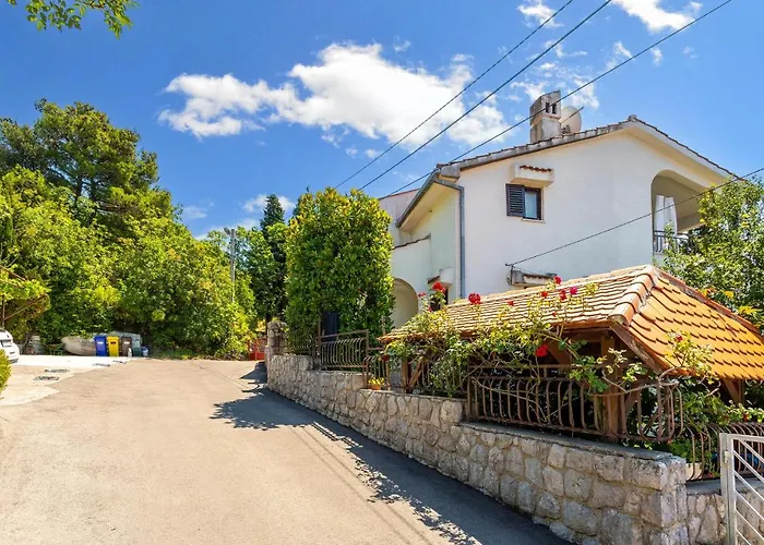 2 Bedroom Lovely In Omišalj