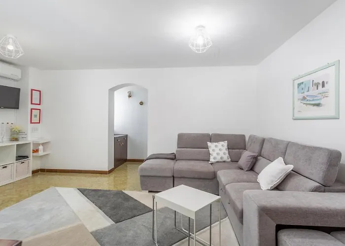 2 Bedroom Lovely In