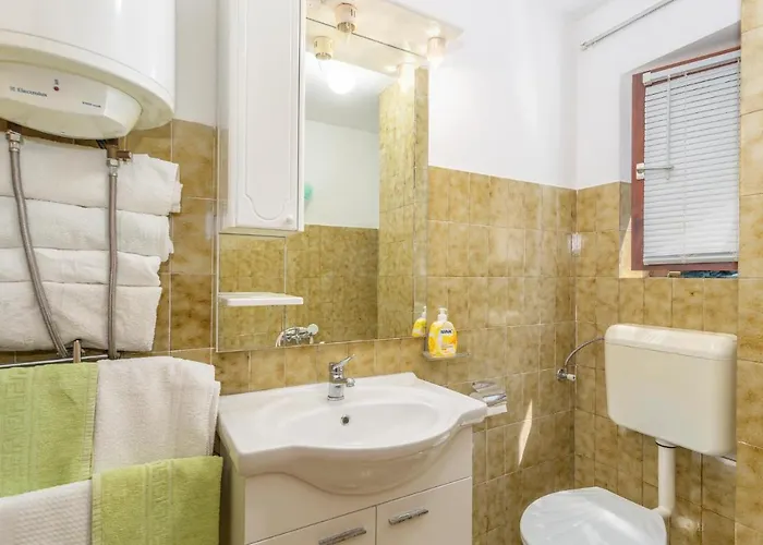 2 Bedroom Lovely In * Omišalj