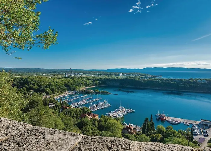 2 Bedroom Lovely In Apartament Omišalj