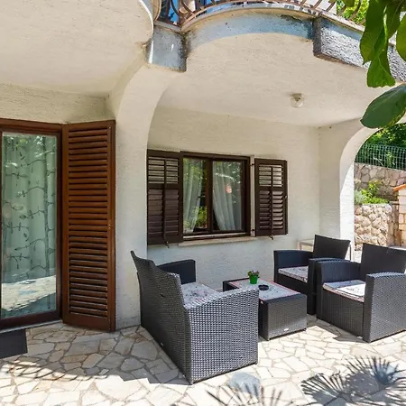2 Bedroom Lovely Apartment In Omisalj Apartment *