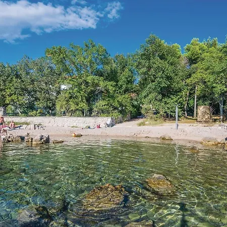 2 Bedroom Lovely In Omišalj
