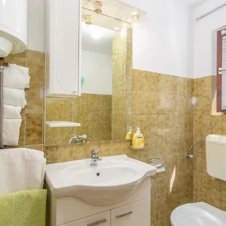 2 Bedroom Lovely In * Omišalj