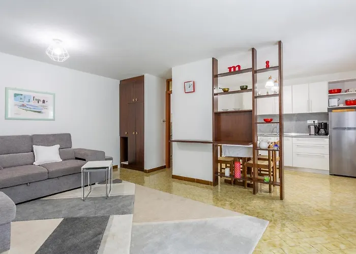 2 Bedroom Lovely In