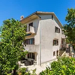 アパート 2 Bedroom Lovely In