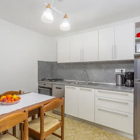 2 Bedroom Lovely In * Omišalj